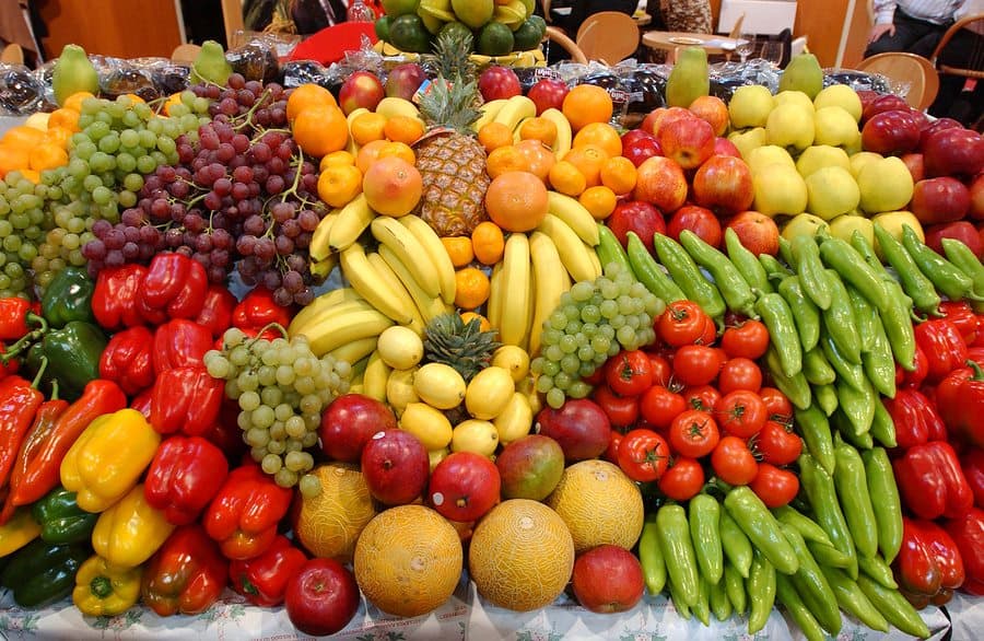 buy food from the market to stay healthy while traveling