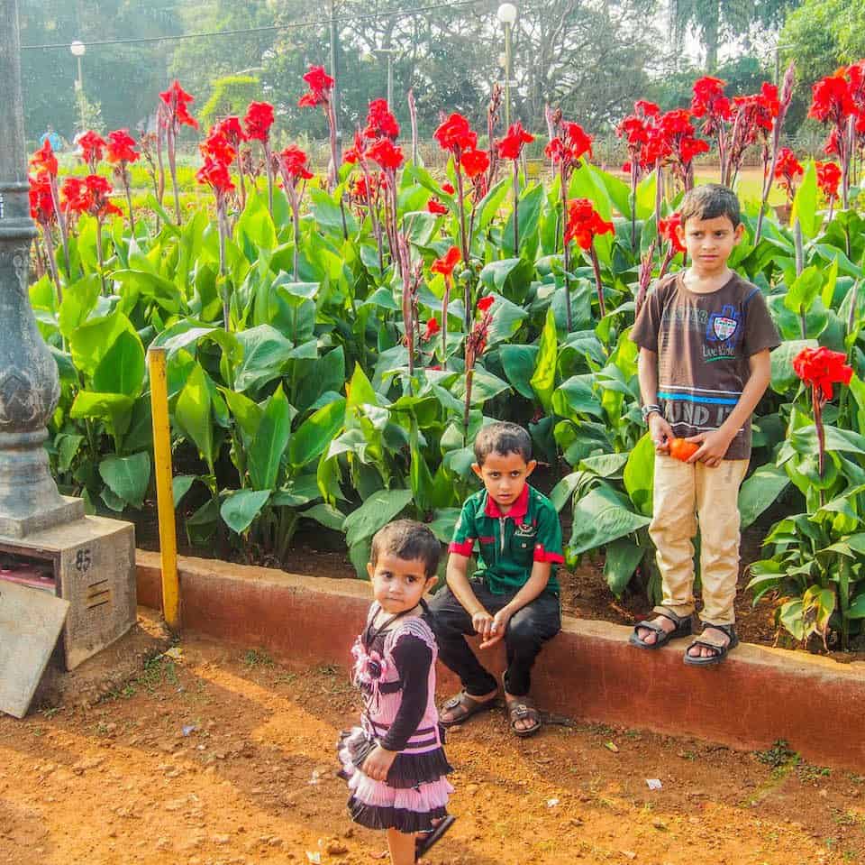 Some awestruck kids in Kamala Neru Park - South Mumbai