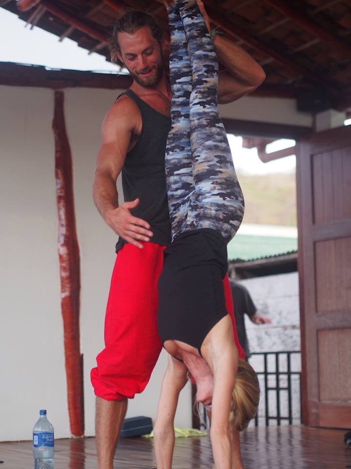 zen yoga nicaragua - duncan buorke - handstand workshop