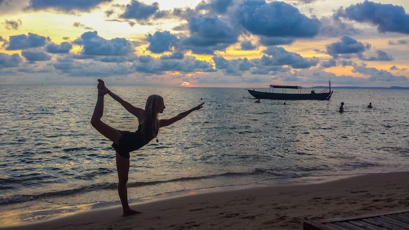 Sunset-Otres-Beach-Cambodia-Anne-dancers-pose-
