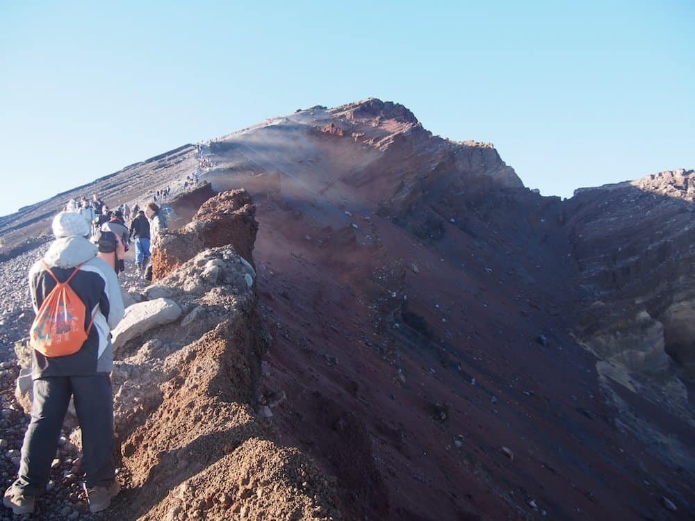 climbing to the mt rinjani summit