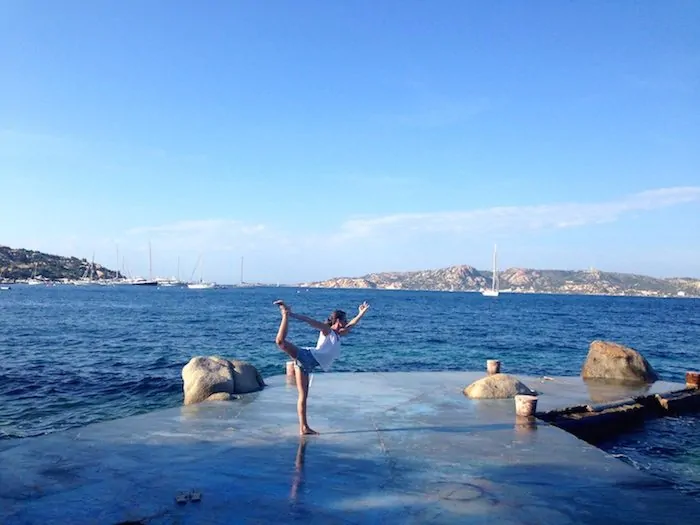 Jeanette - Yoga in Sardinien