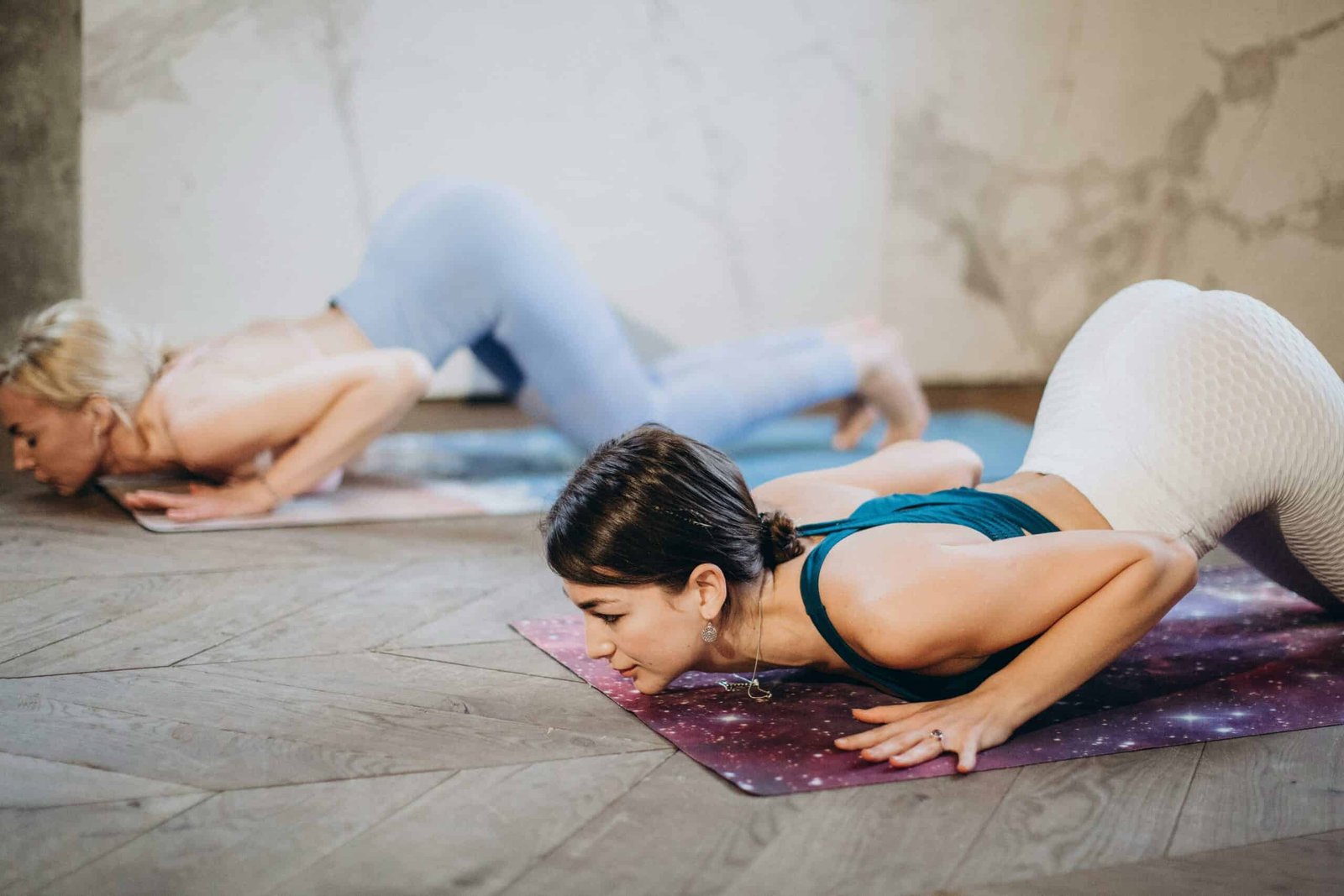 Energize Your Day: 10-Minute Sun Salutations Flow for Beginners! sun salutations 7 ashtanga namaskar