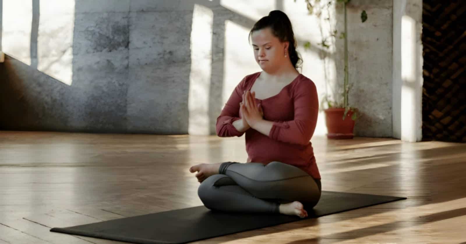 In Fire Log Pose, the shins are stacked on top of one another, like stacked logs.